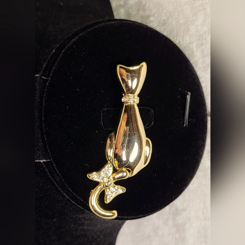 Gold and Rhinestone Cat Pin with Dangle Tail - Lapel Pin - Brooch - Scarf Pin - Picture 4 of 5
